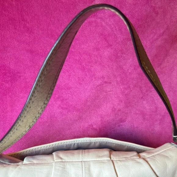 Coach Soho Y2K White Soho line Leather Buckle Flap Bag W oversized Coach Tag EUC - Picture 3 of 13